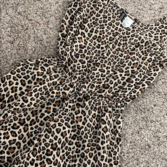 Cheetah print romper - Picture 2 of 2